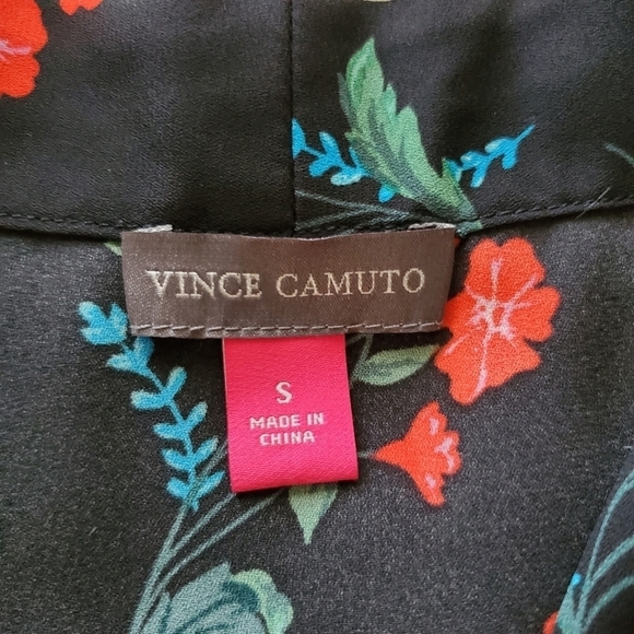 NWT VINCE CAMUTO V-Neck Blouse - Picture 2 of 5